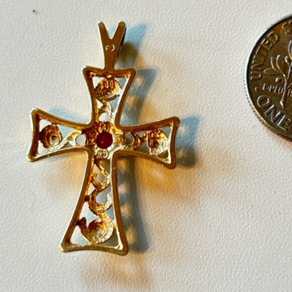 Cross pendant with ruby center - Picture 4 of 6